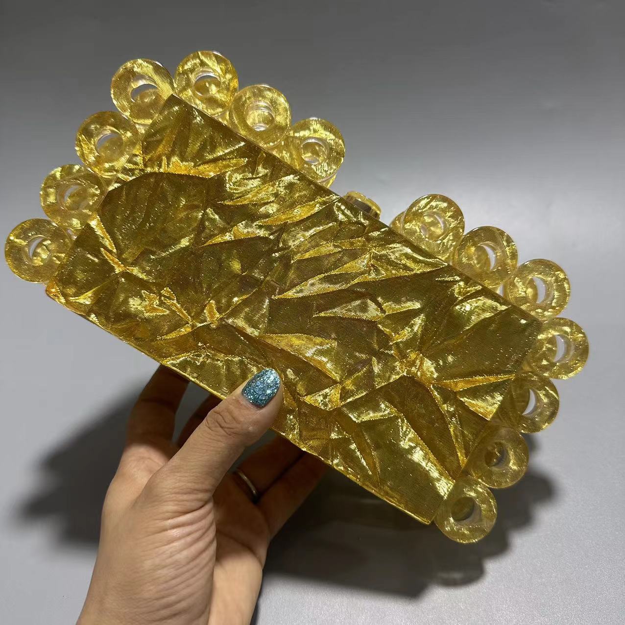 03c5f2e0-4661-4c9a-b72f-7d5f1e6e4270 Ladies New Fashion Circle Clutch - View 1