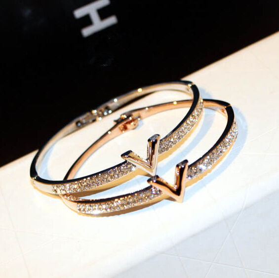 056fcac6-3f01-4ec0-9ef8-e721f8a47ac1 Simple And Atmospheric Water Diamond Inlaid Letter Temperament Bracelet - View 1