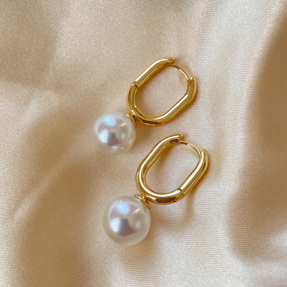 0cb38e6c-85f0-48df-b65a-ea239f8b590a earrings - View 1