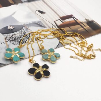 gold necklace - View 1