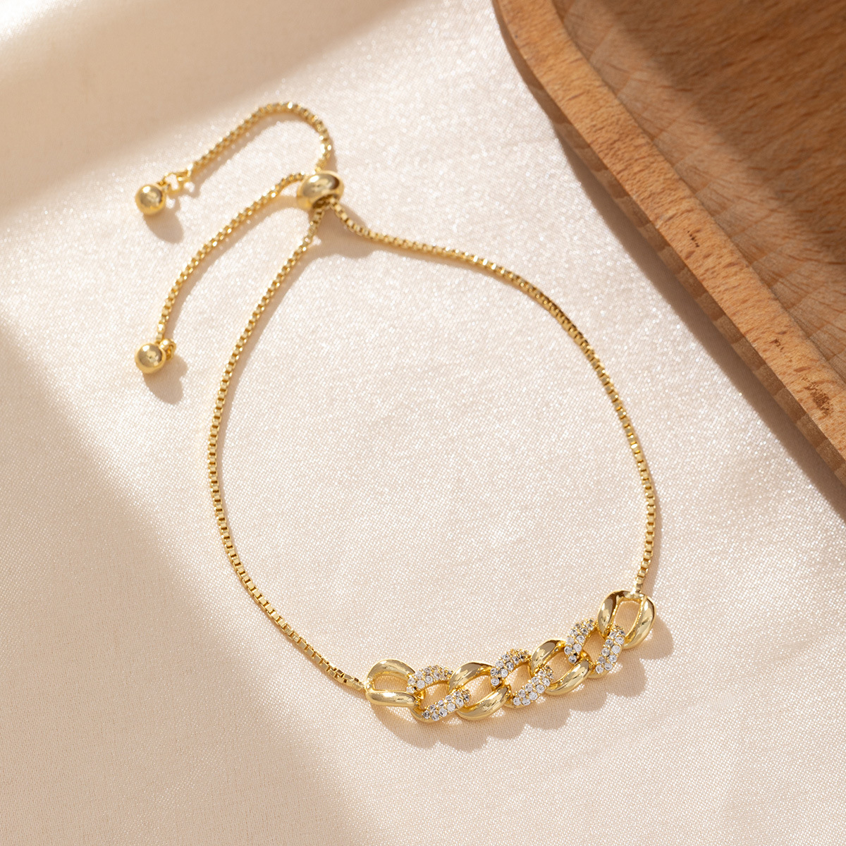 1e1712f7-6fed-4dc6-822a-8d53b57b2d2a bracelet Fashionable, Versatile Bracelet For Women