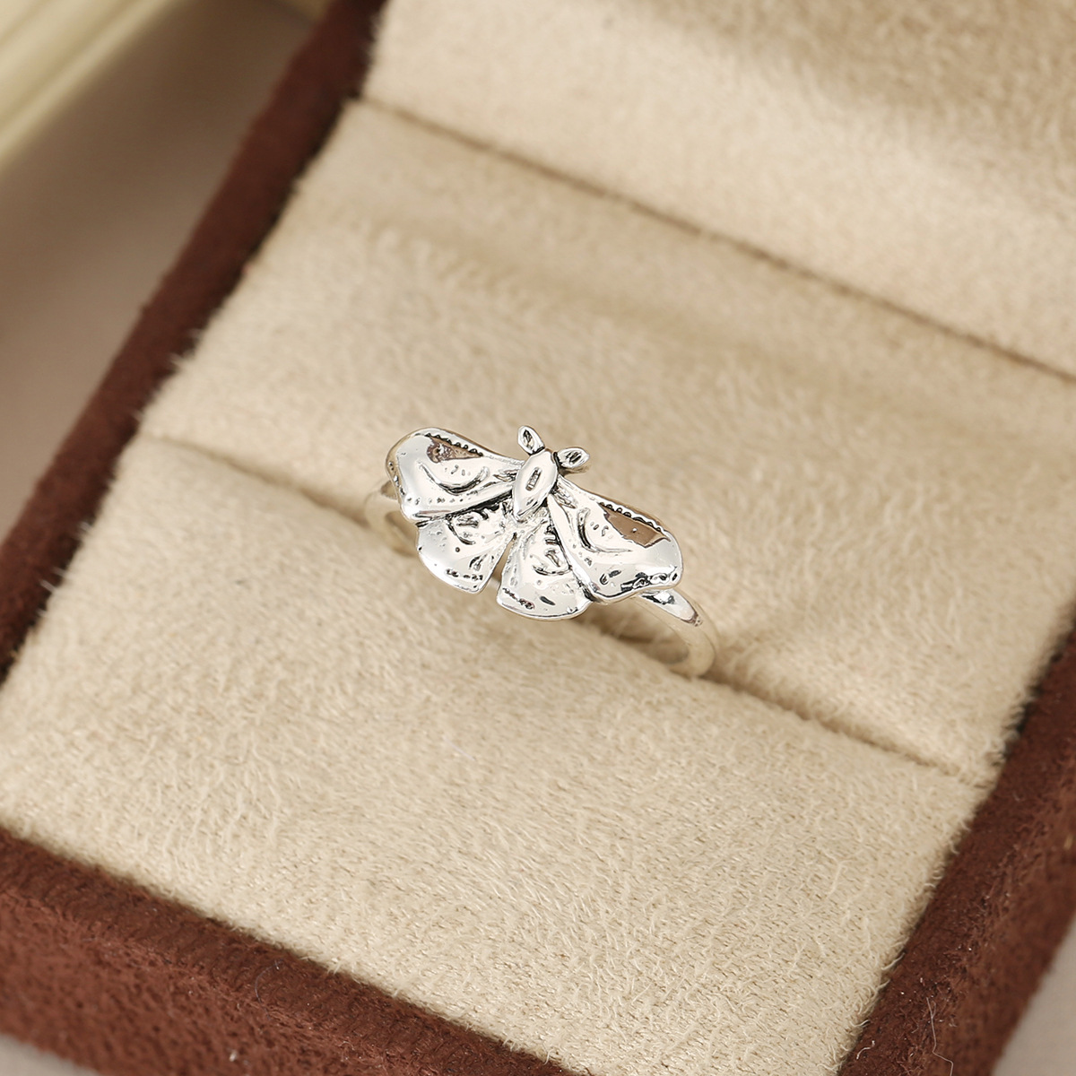 21f65bdd-4da7-4b4f-b880-db02a748903b.jpg ring