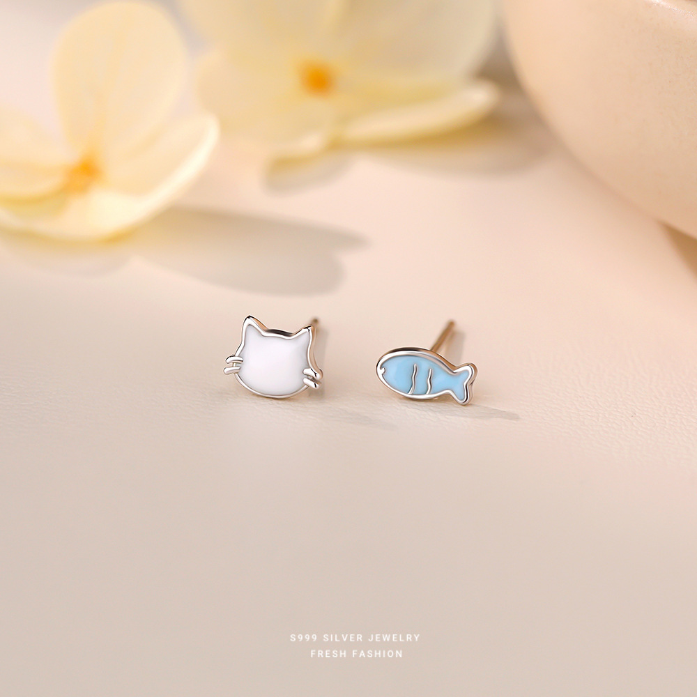 2d5118d1-9865-41af-b28b-035b7c43979f silver earrings - View 1