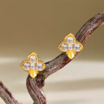 European And American Style Light Luxury Simulation Diamond Plum Blossom Earrings - View 1