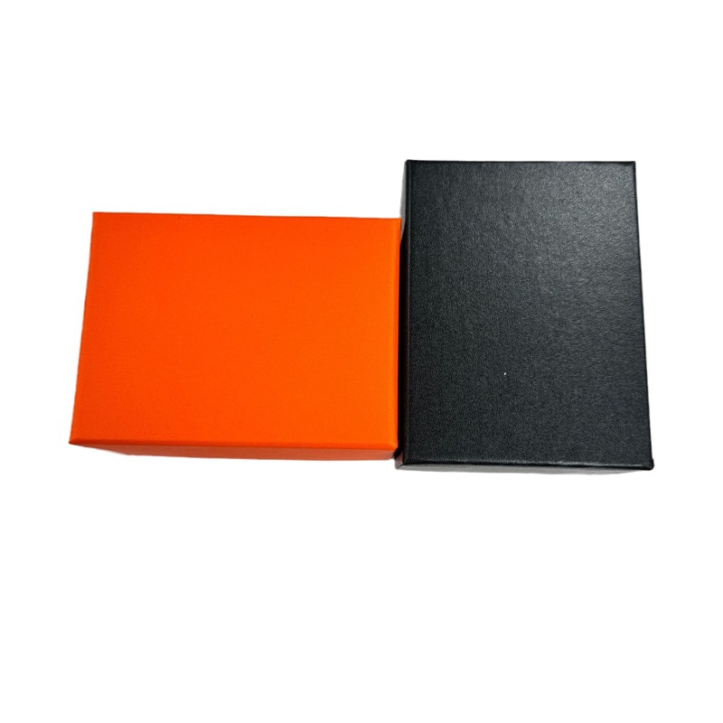 35ab86df-2630-4f53-be78-4d38c12c6449 square watch packaging - View 5