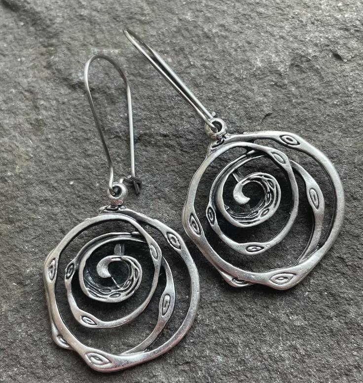 379c5d64-878f-441f-981b-44ae423ce040 earrings - View 1