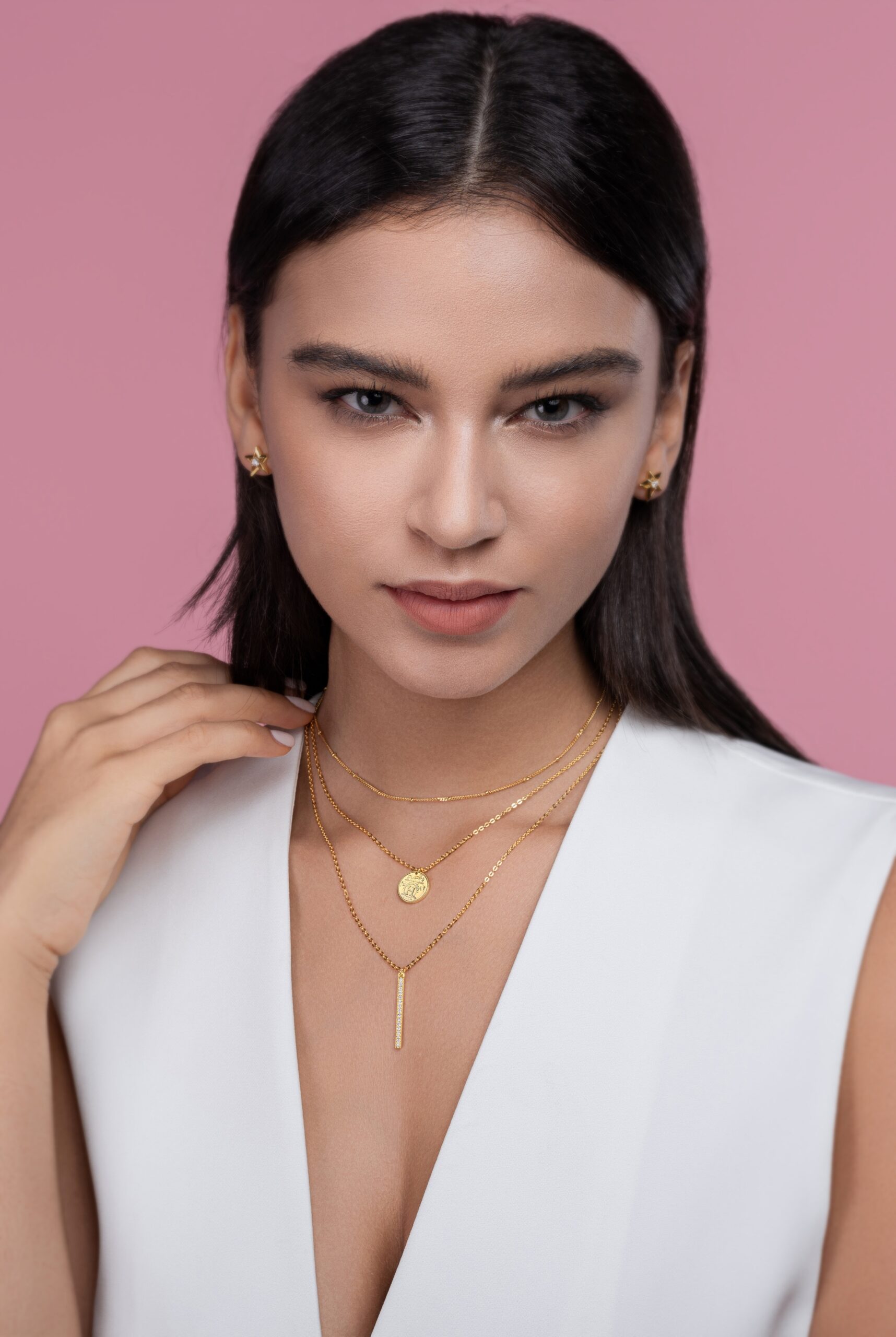 4444c0de-a187-4647-9966-0154f095e11e Engraved With Top-quality Moissanite, This Luxurious And Fashionable Minimalist Jewelry Consists Of A Silver Pendant Necklace