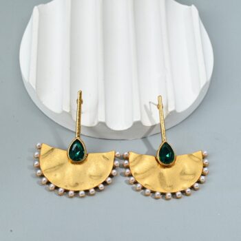 Retro Light-Luxury Gold Fan-Blade Pearl Stud Earrings
