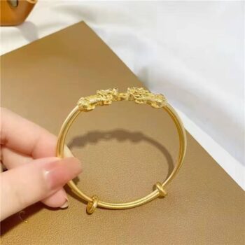 Stylish And Minimalist Alloy Bracelet For Women - View 2