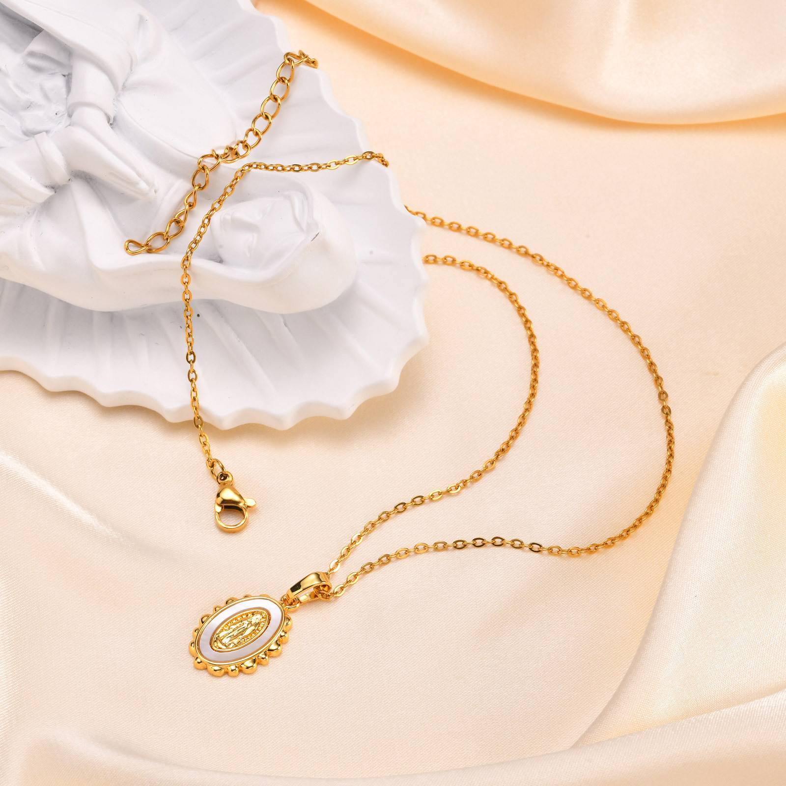51a75de7-9054-4c2e-910d-e190e0e57b97 Oval Shell Madonna Pendant Gold Necklace - View 5