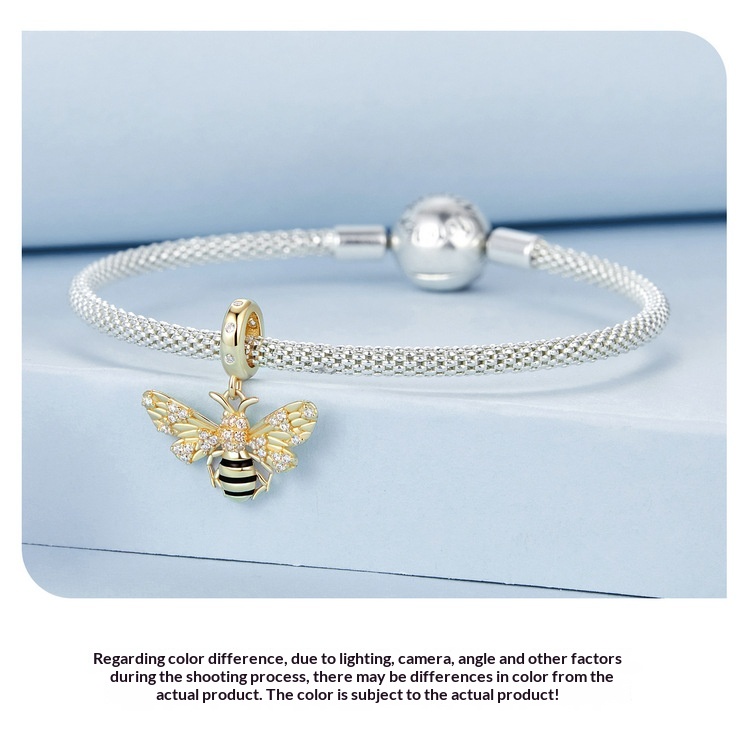 57703ac6-e6bb-44b7-942b-878197202436.jpeg Original Gold-plated Delicate Bee Pendant Jewelry