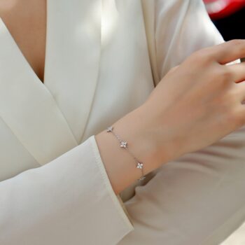 Set With Top-quality Moissanite, This Luxurious And Fashionable Light Luxury Jewelry Silver Bracelet Is Made Of S925 Silver E