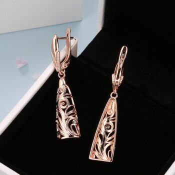 Court Retro Hollow-carved Earrings For Women - View 1