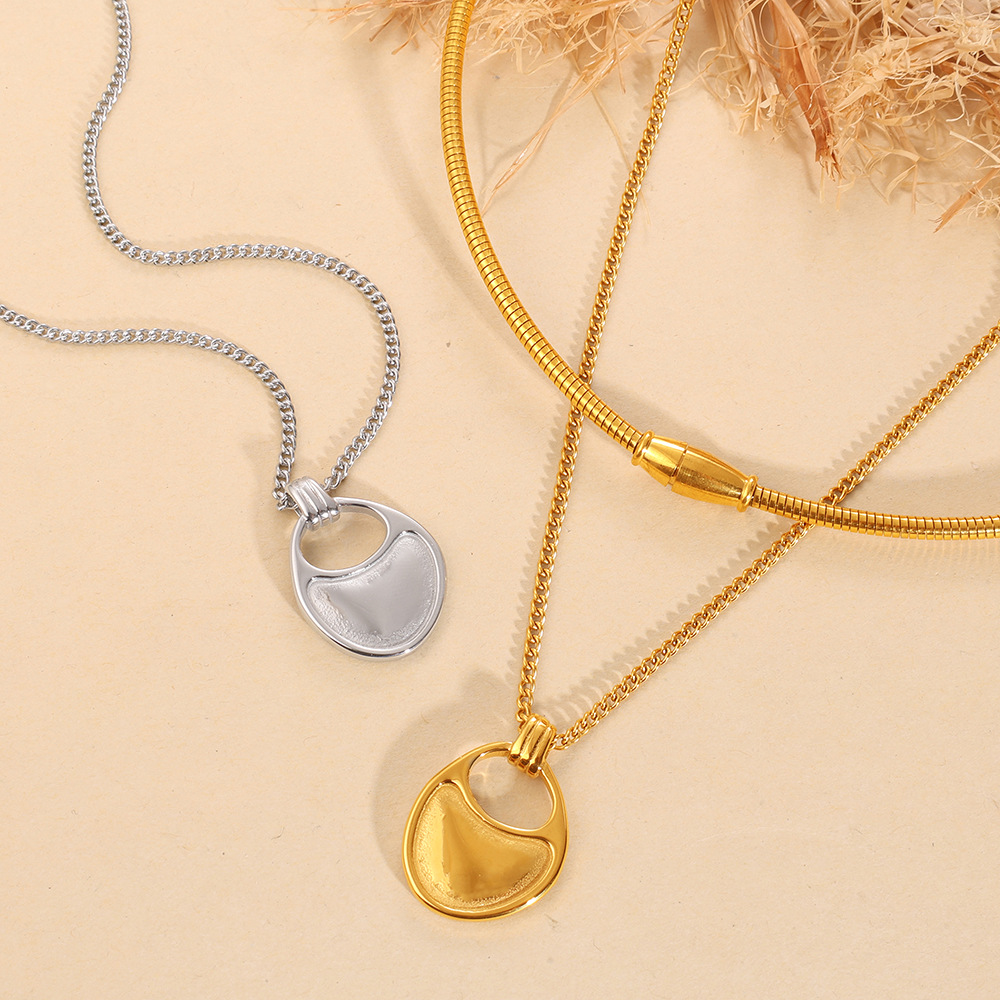 6361c7e0-7b60-49ae-b332-3de30a10105a.jpg necklace