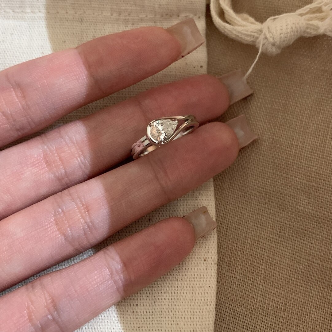 82873558-c1c2-4581-b3c4-68f762288157 Mermaid Tears Drop Pear-Shaped Niche Light-Luxury Ring With A High-End Vibe - View 5