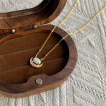 Womens Fashionable Inlaid Vintage Shiny Necklace - View 1