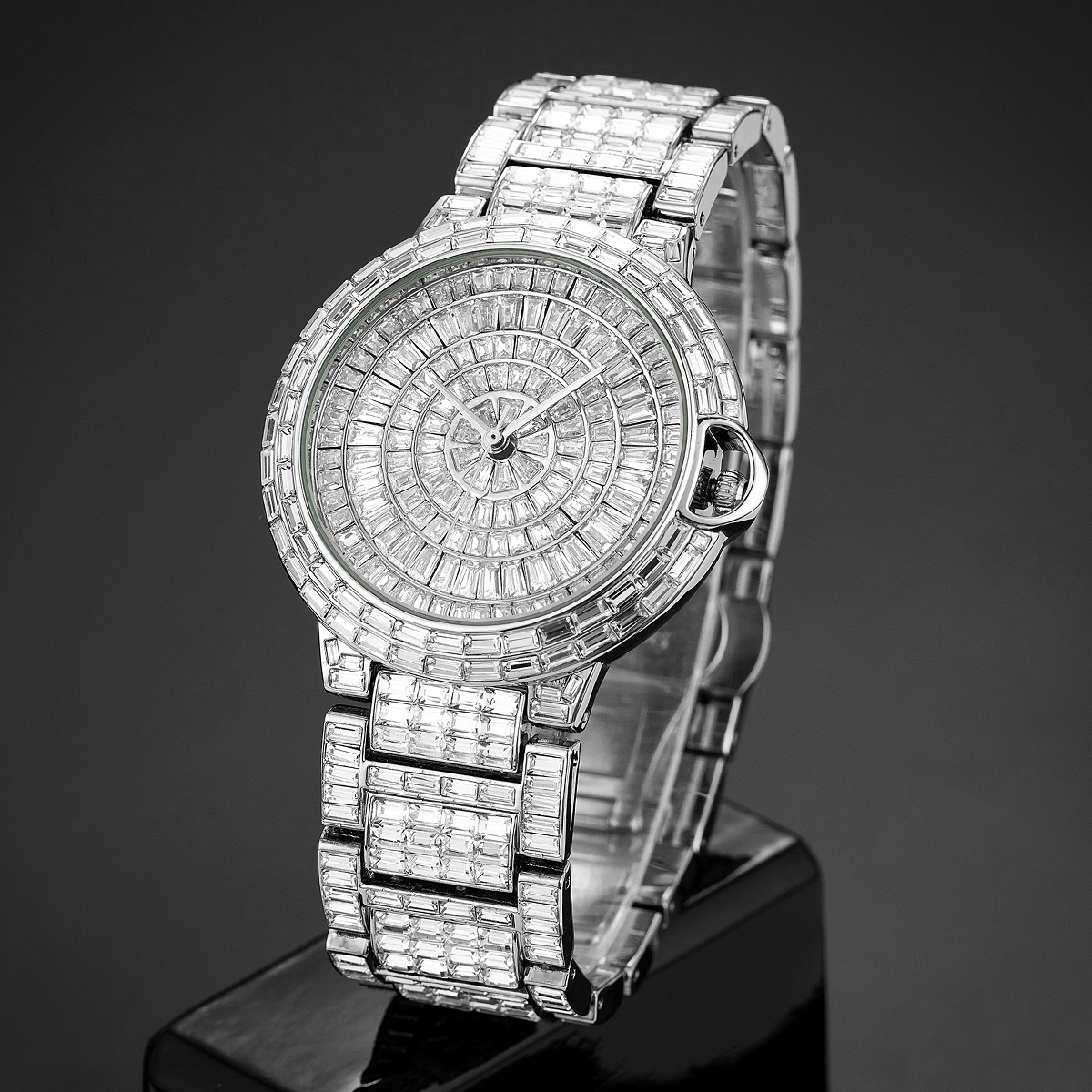 8c6dfb84-8bb8-4b97-b3b5-15c78c7eea2d diamond watch - View 1