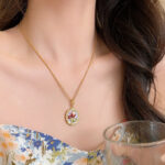 Vintage Oil Painting Style Rose Flower Necklace - View 1