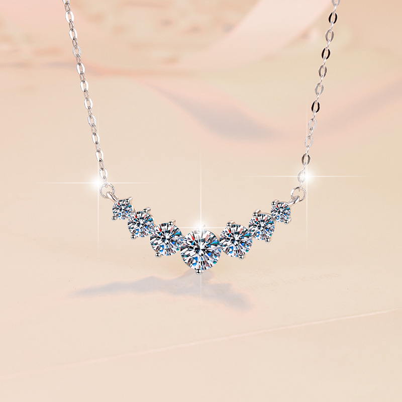 8f8eb62c-79c4-4c38-85ce-c1e0bac48897 Mozanite Light Luxury S925 Sterling Silver Clavicle Necklace - View 1