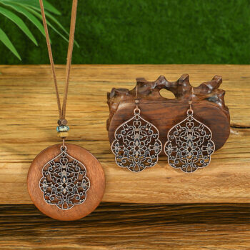 Retro Floral Earrings And Necklace Set With A Distinctive European And American Style - View 2