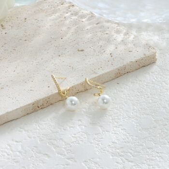 Diamond-encrusted Pearl Spiral Line Stud Earrings - View 2