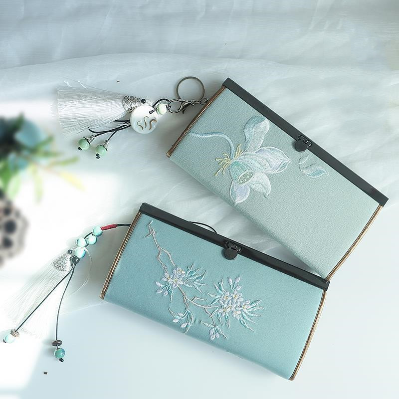 a133c6d2-484e-429d-954e-c016a1267f31 Women's Fashion Artistic Retro Embroidery Clutch Purse - View 1