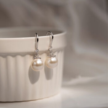 Female Minimalist French Retro Light Luxury Earrings - View 1