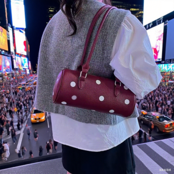 Cylindrical Women's Bag With Pendant - View 2