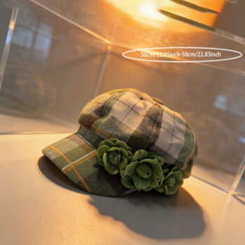 A British-style Casual Painter Hat That Is Versatile And Can Show Off Your Face