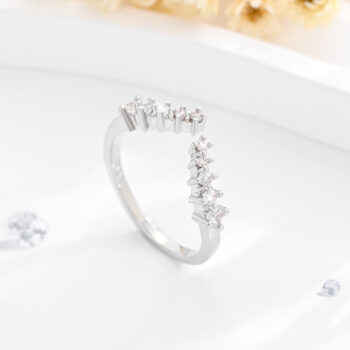 zircon ring - Simple V-shaped Zircon-studded Ring
