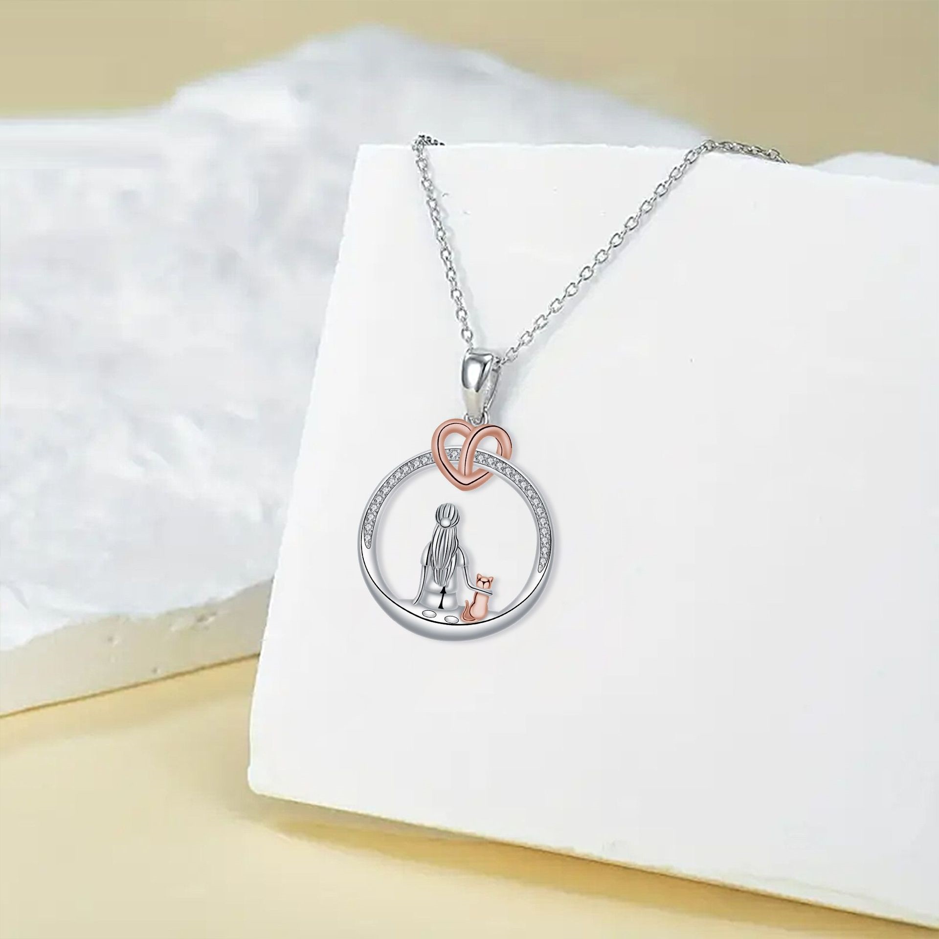 d558d4f8-4564-4c92-afbf-23dd3bc5e315 necklace - View 1