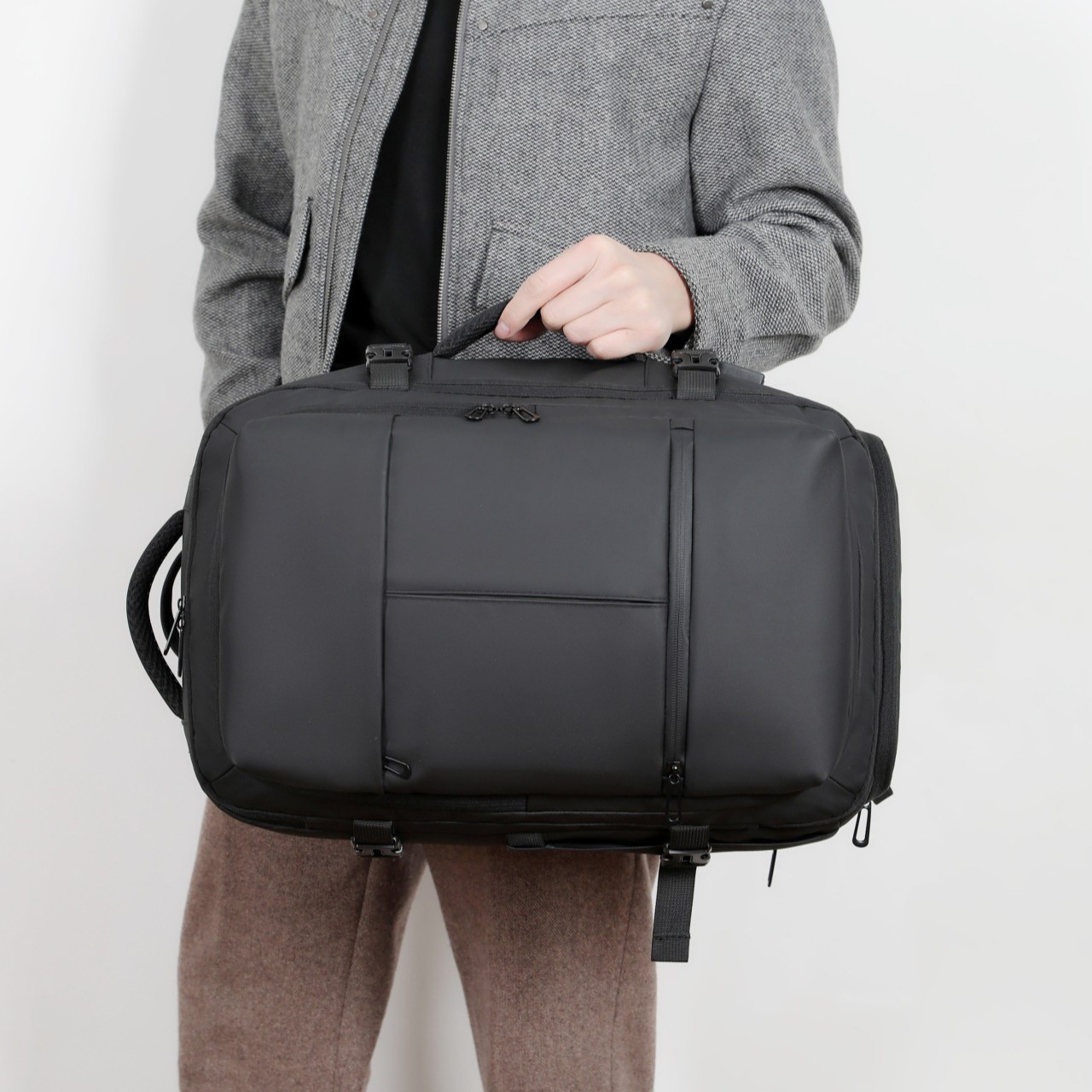 d629cece-3c3c-428e-995c-b23e31400ae7 High-capacity Travel Backpack Stylish - View 1