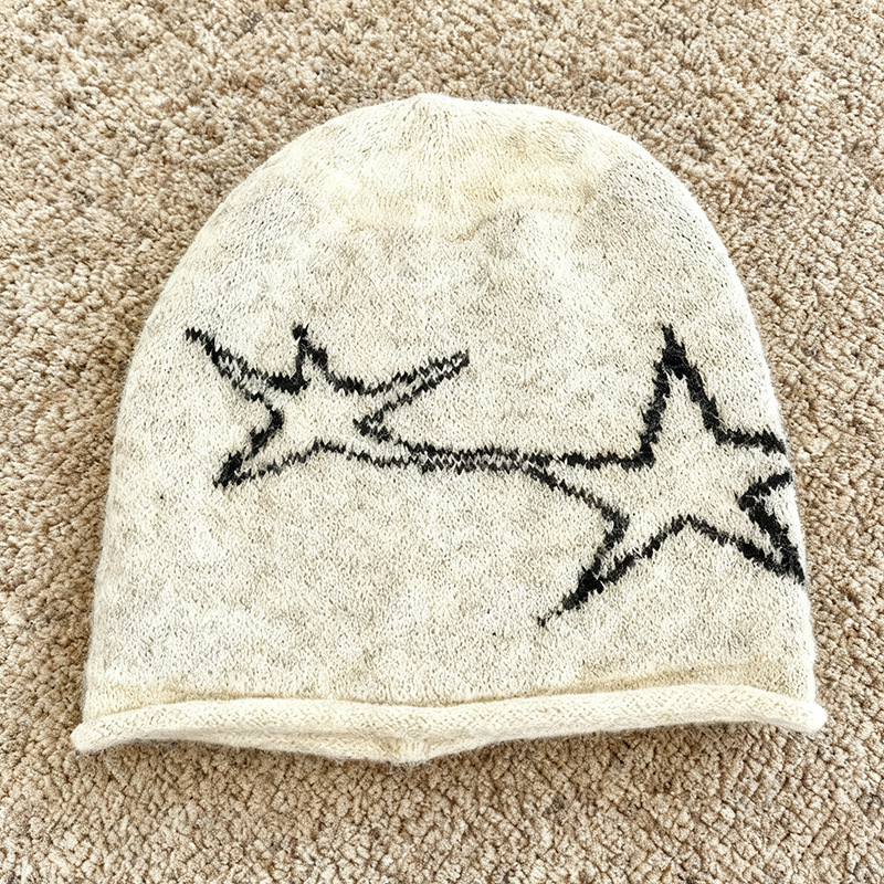 d768c624-580b-41be-b470-4508f0637f38 Japanese-style Harajuku Street-styled Edgy Star-knit Beanie - View 4