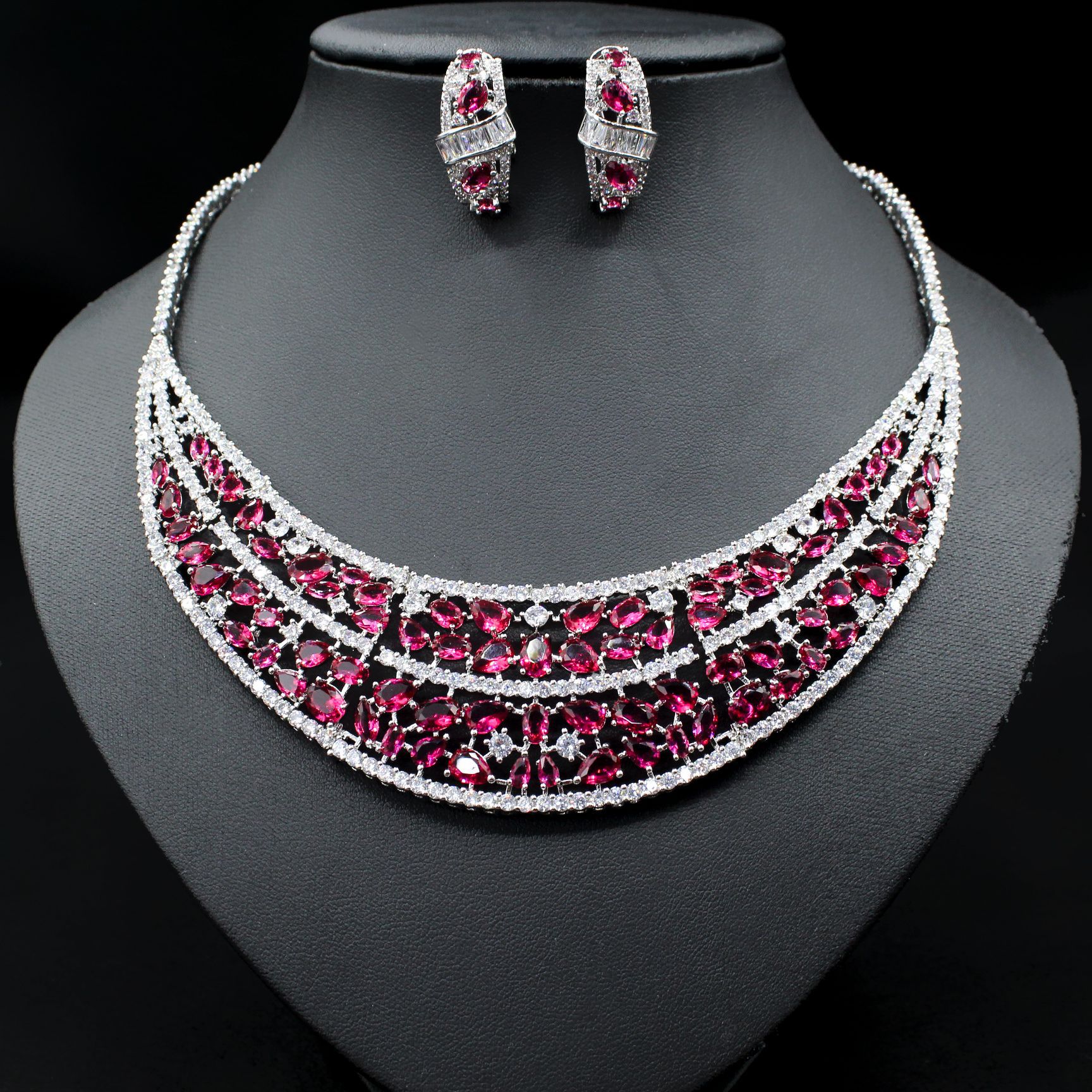 e37096c2-ec18-4bf0-89de-66892b6a12a1 earrings - View 1