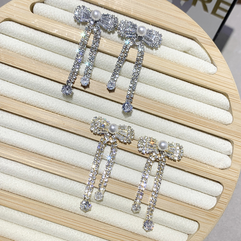 e3c3d198-795f-4f1f-aa1a-29491da36b2e diamond earrings - View 1