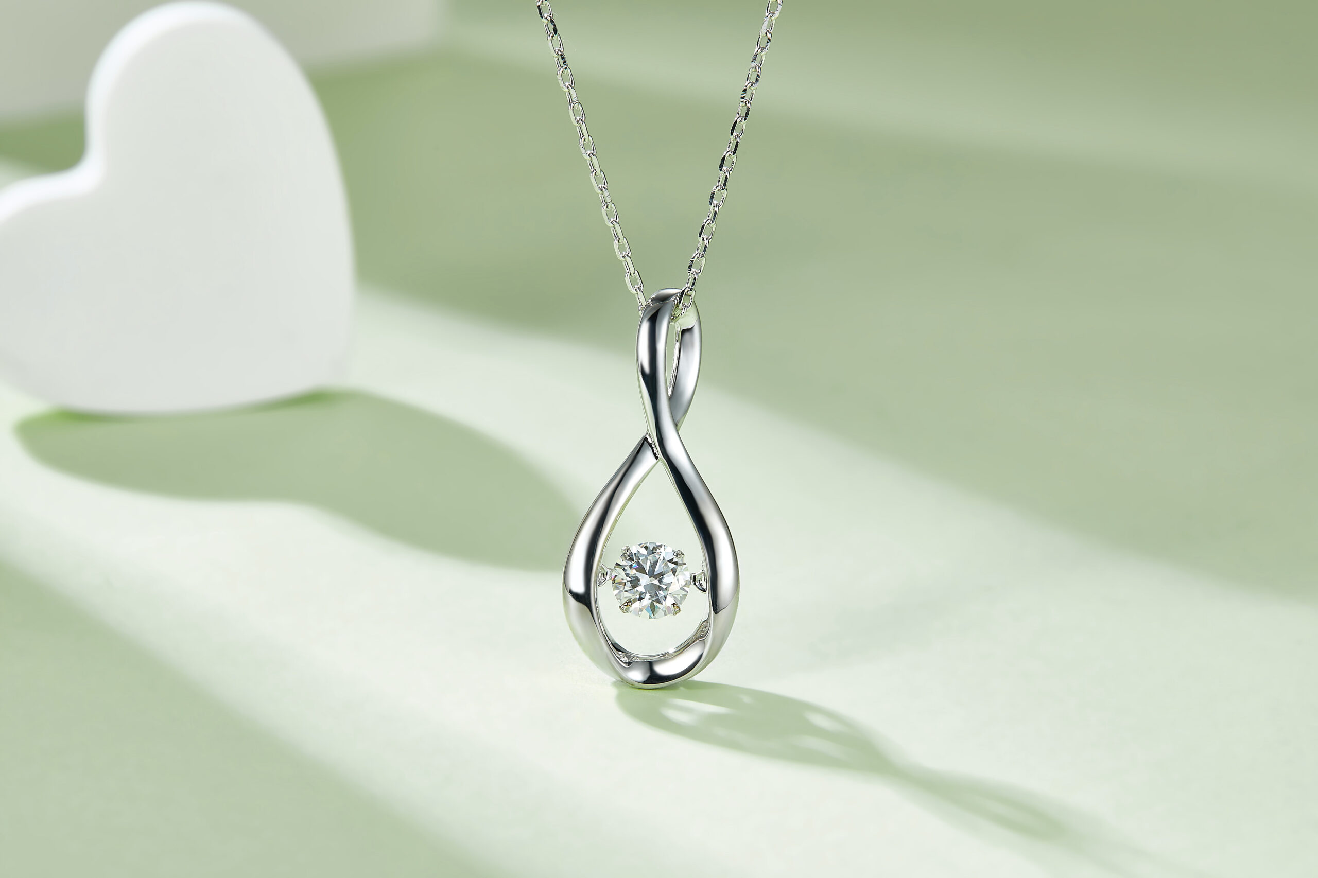 e6da9643-a3db-40ba-a2a3-1ac18b869a79.jpg Set With Top-quality Moissanite, This Luxurious And Fashionable Light Luxury Trend Jewelry Necklace Pendant Is Made Of S925 Silver Electroplated With Platinum