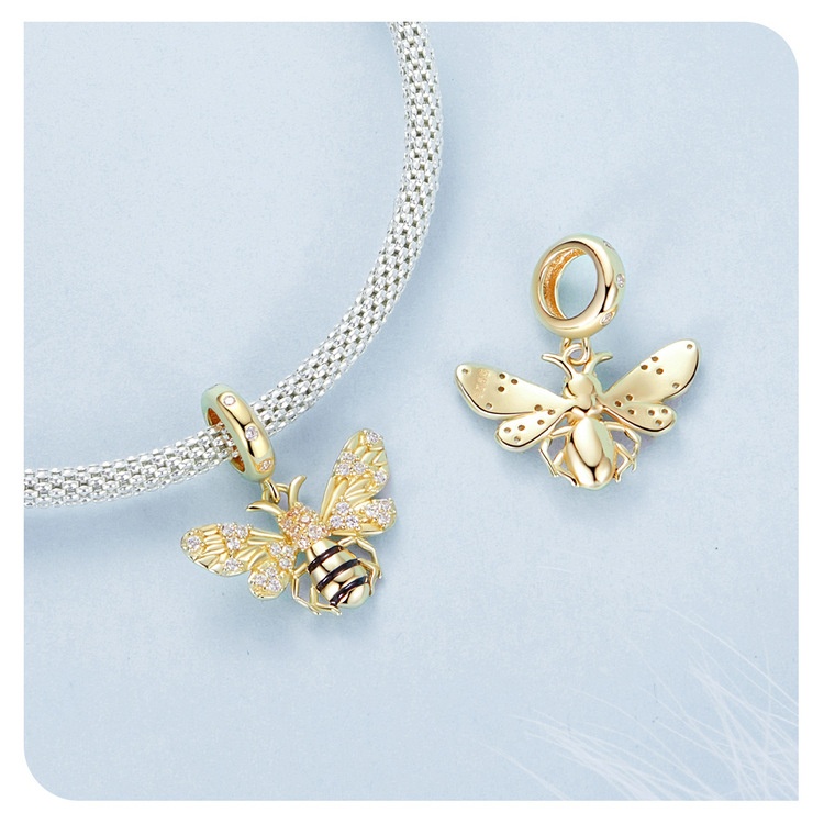 ef23cbcc-703a-4cc1-a6ff-0c1aea26bd87.jpeg gold pendant Original Gold-plated Delicate Bee Pendant Jewelry