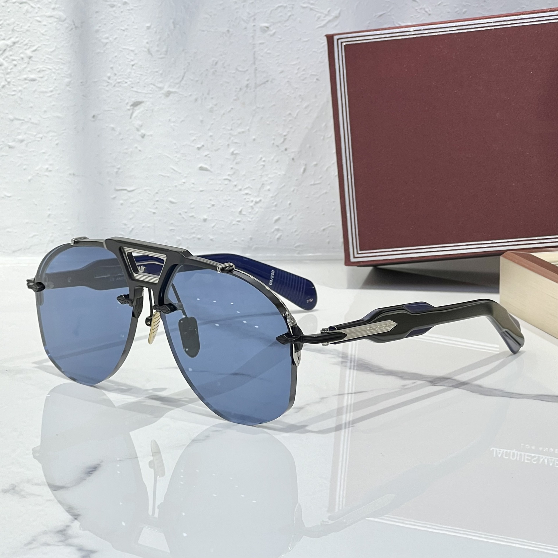 f86917cb-38b6-4eb9-ab2a-623bb7300838-1 light metal ins - View 1