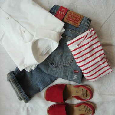 Travel Fashion Tips: Essential Guide 2025