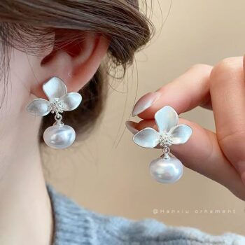 Womens Stylish Brushed Three-Petal Earrings Versatile For Any Look - Okita Shop
